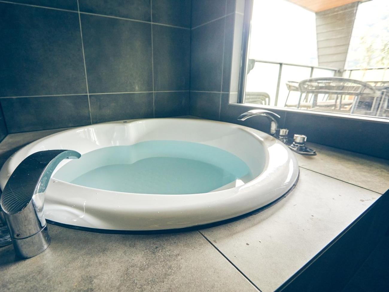 Вилла ルクス箱根湯本 Lux Hakone Yumoto Экстерьер фото