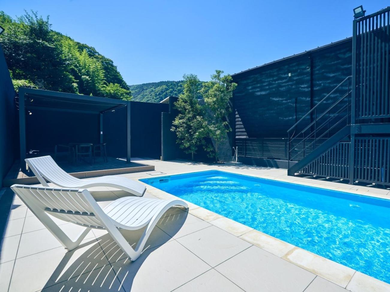 Вилла ルクス箱根湯本 Lux Hakone Yumoto Экстерьер фото